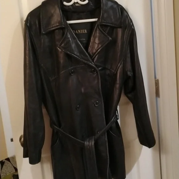 Danier button front belted black leather jacket ladies US size 6 - Picture 1 of 15